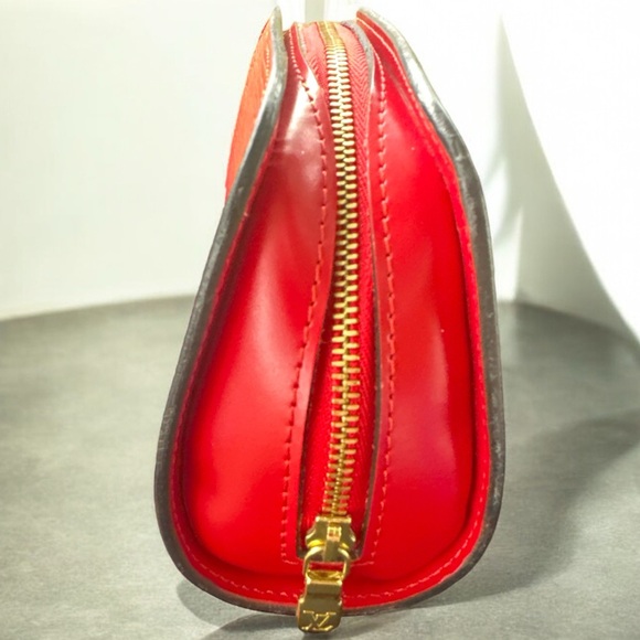 LOUIS VUITTON Epi Pochette Cosmetic PM
Pouch Red M41114 LV Auth SP0998 - Picture 7 of 10